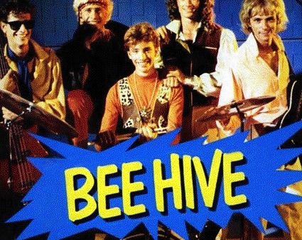 Bee Hive significa Alveare, sapevate? Tralatro la band si è riuniuta recentemente!