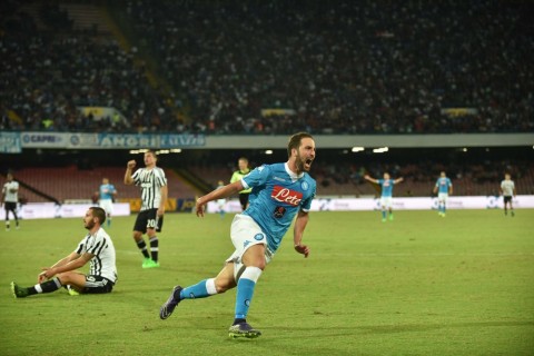 Higuain esulta dop un gol alla Juventus - Foto IPP/Felice De Martino 