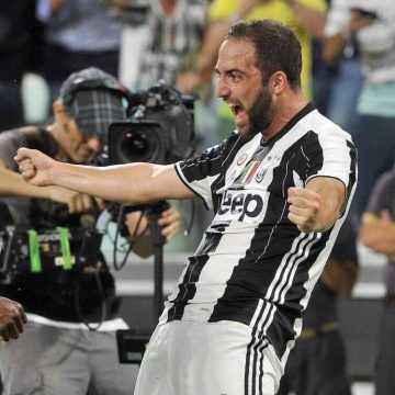 Higuain esulta dopo la prima rete con la maglia della Juventus - FOTO: profilo ufficiale Facebook Gonzalo Gerardo Higuain