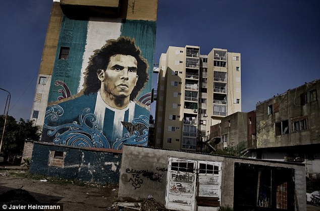Murales a Fuerte Apache raffigurante Carlos Tévez con la maglia della nazionale Argentina, foto: