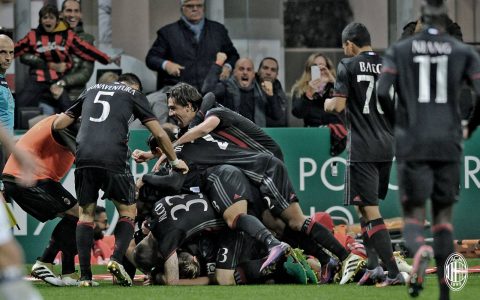 I calciatori del Milan si dilettano in un'orgia dopo la rete di Locatelli - FOTO: AC Milan