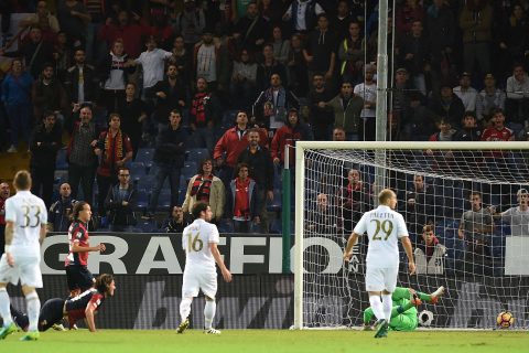 Una dimostrazione dei problemi difensivi del Milan: i giocatori si fanno i cazzi loro mentre Ninkovic segna - FOTO: Nanopress