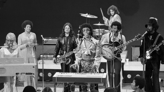 L'inventore dello "slap bass" Larry graham (primo da destra) e gli Sly & The Family Stone in un live del 15 ottobre 1969 sulla CBS