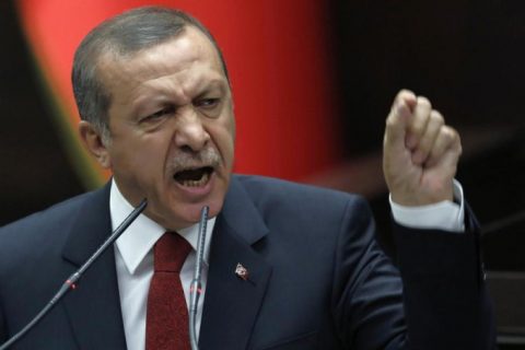 Erdogan, presidente turco noto, tra le altre cose, per la somiglianza con Gollum.